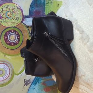 Arizona Cadman Women's Bootie Black Nwot SZ 7.5